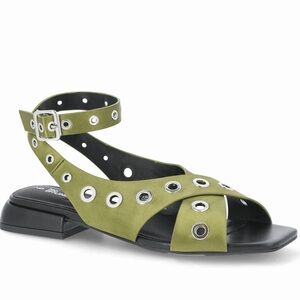 NEW Women’s Strappy Grommet Sandals Size 11